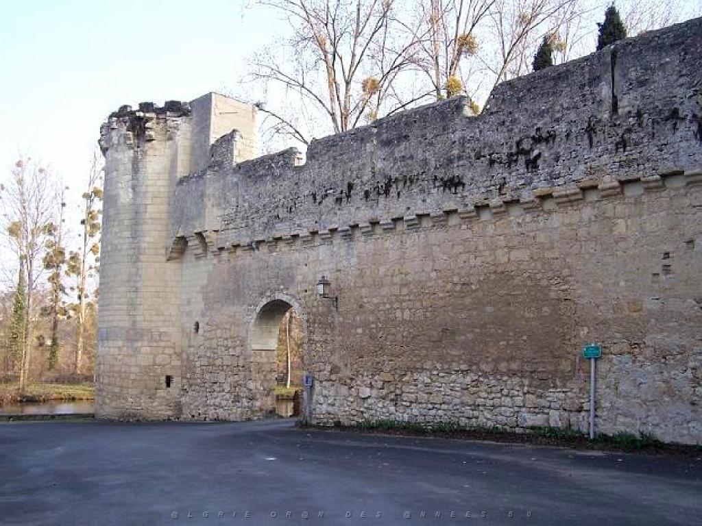 149 CHATEAU DE MONTREUIL BELLAY MAINE ET LOIRE 2016_000004.jpg